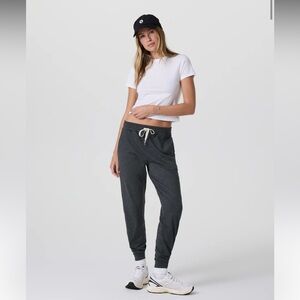 Vuori Women's Performance Jogger Size Medium In Shade Charcoal Heather